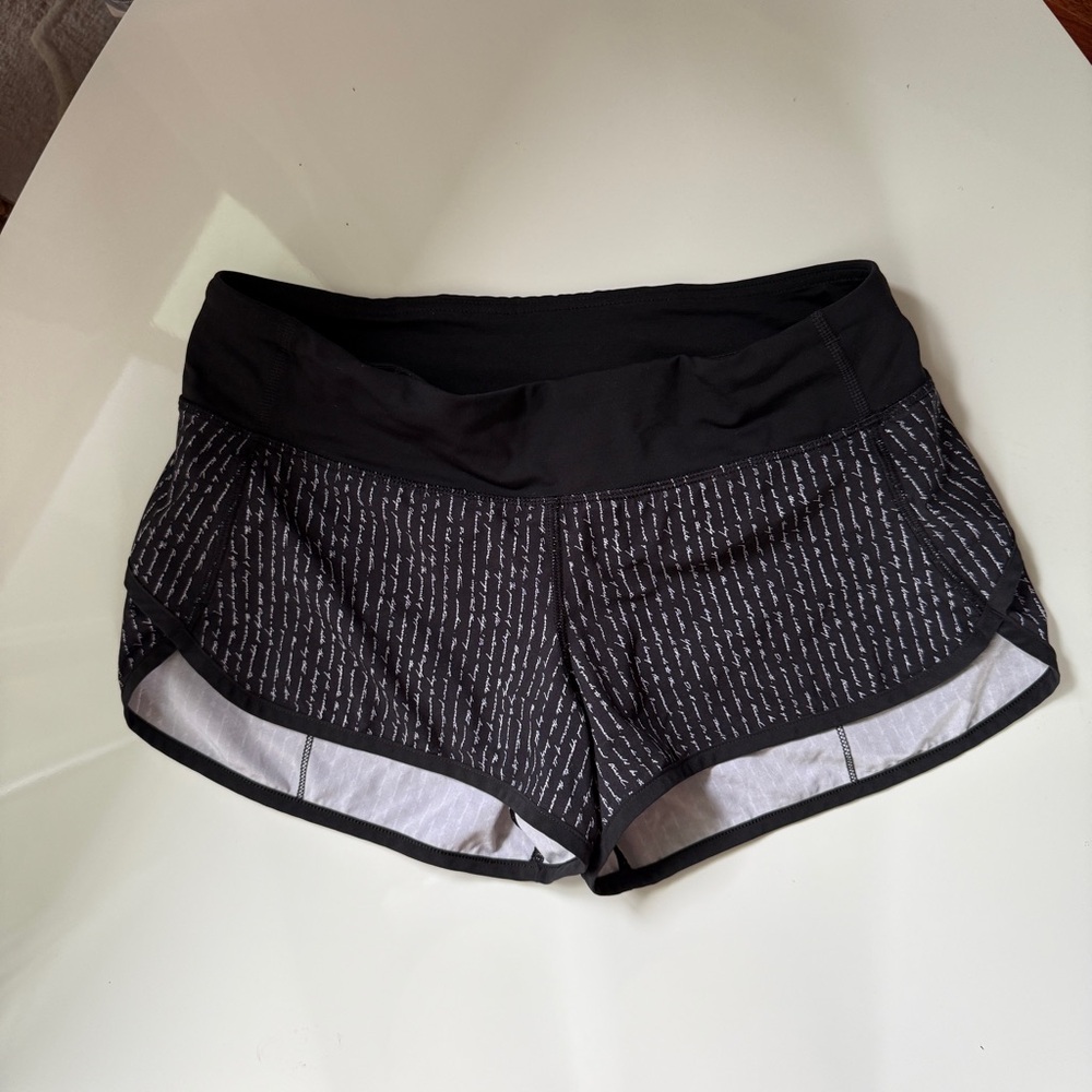 Lululemon Hotty hot short mid rise